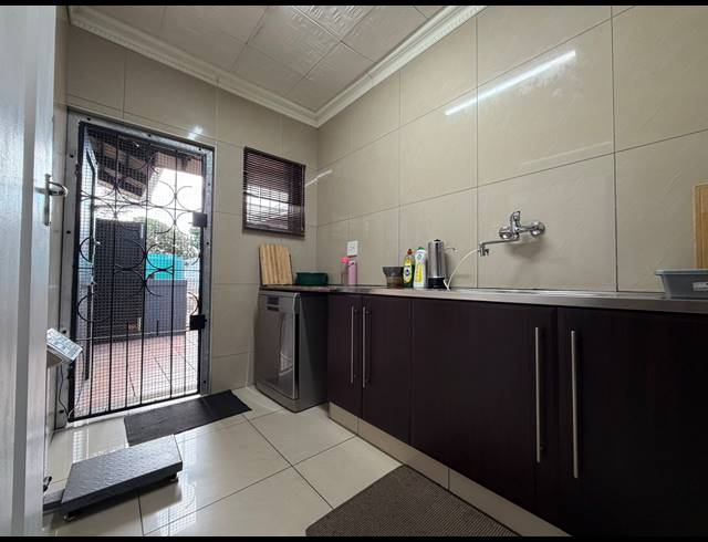 3 BEDROOM HOUSE FOR SALE IN SCOTTBURGH SOUTH